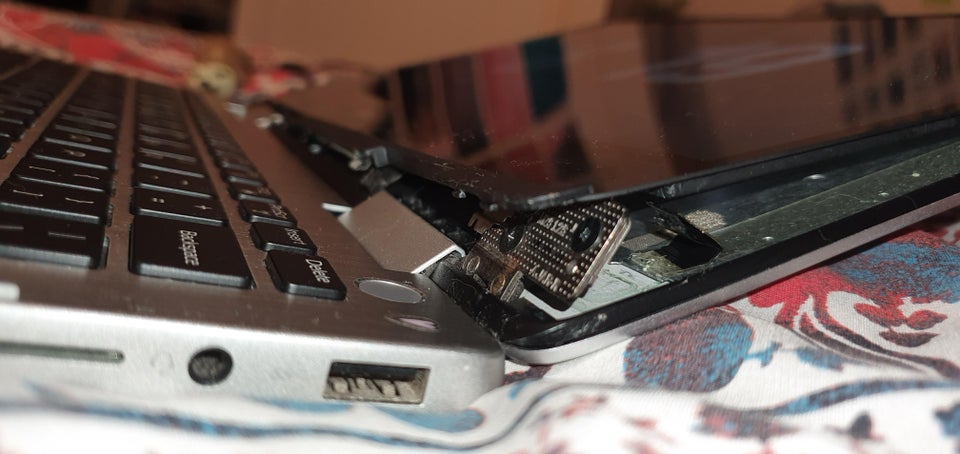 Conserto de Dobradiça de Notebook em Caieiras